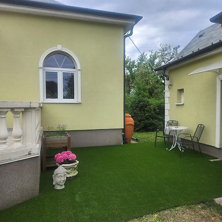 Small House In Green Area Budapest Esterno foto